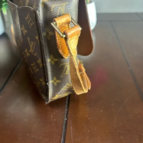 LOUIS VUITTON Saint Cloud GM Shoulder
Bag Monogram Leather Brown - Picture 13 of 17